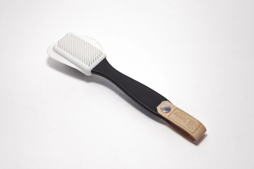 Double-sided brush for suede and nubuck