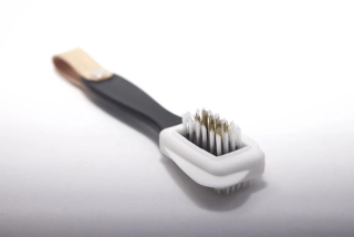 Double-sided brush for suede and nubuck